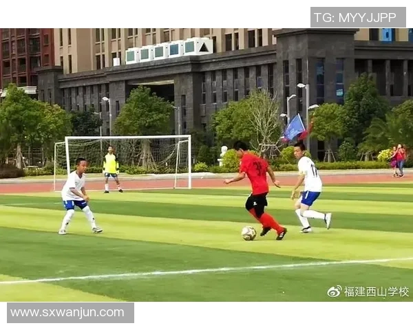 球星闪耀街头足球热潮点燃年轻一代激情舞动绿茵梦想